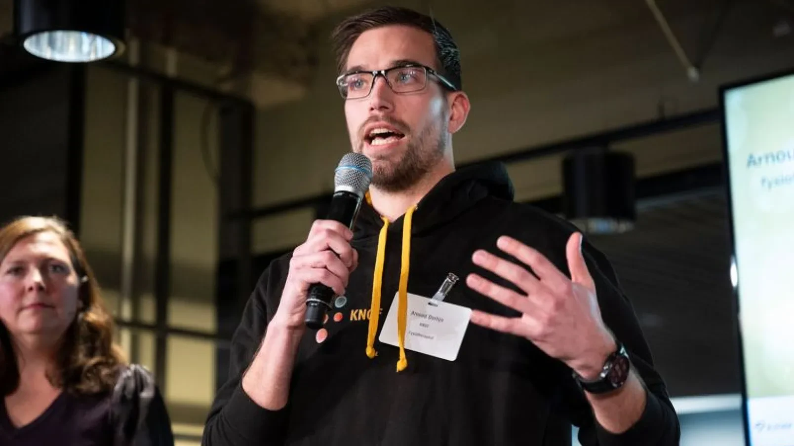 Bestuurslid Arnoud Dorlijn spreekt namens de Young Professionals op de nieuwjaarsreceptie van beroepsverenigingen in de zorg.
