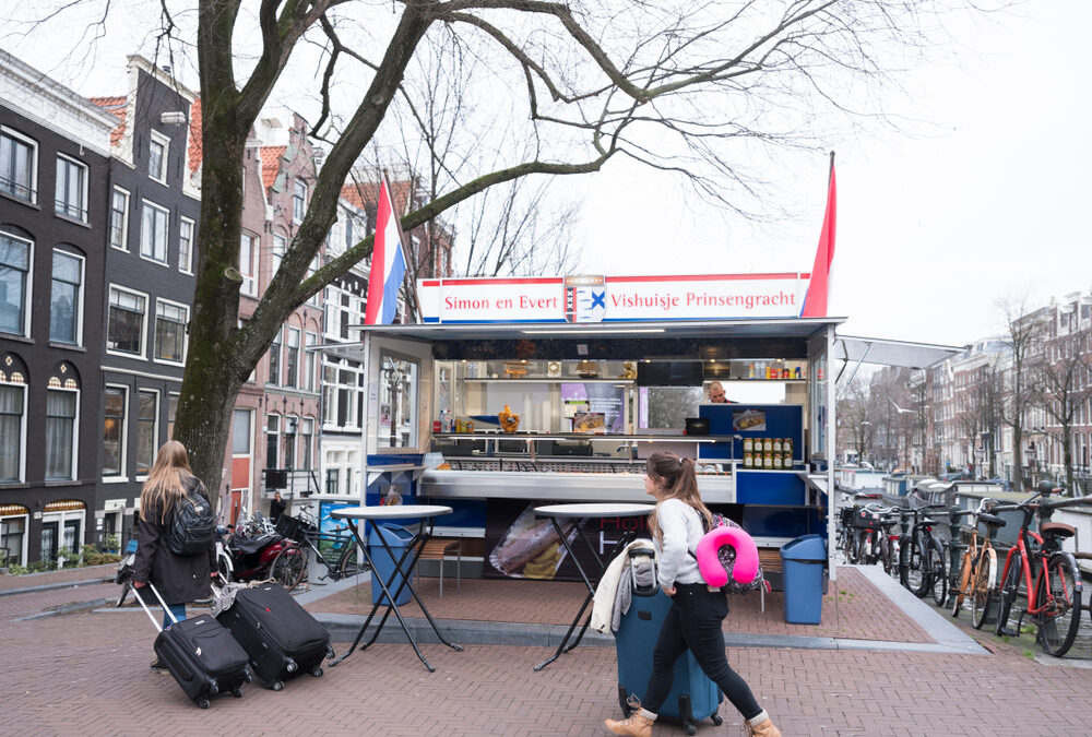 Haringkraamuitbaters in onzekerheid door mogelijk verlies van vergunning