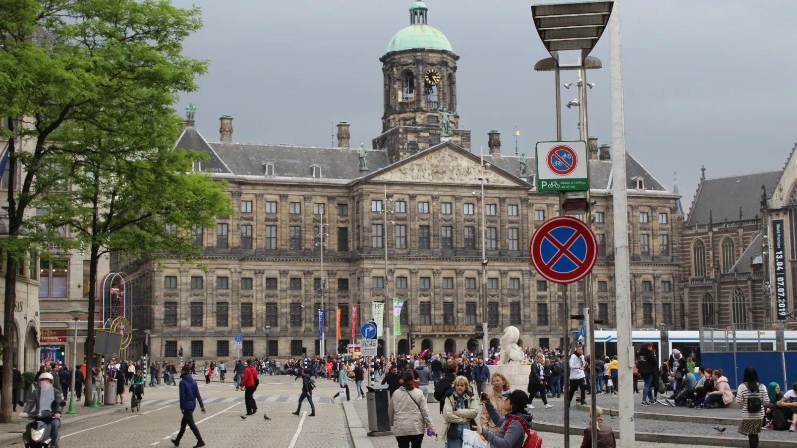 Discussie over Bijenkorfgarage zet toekomst Damrak opnieuw op de agenda