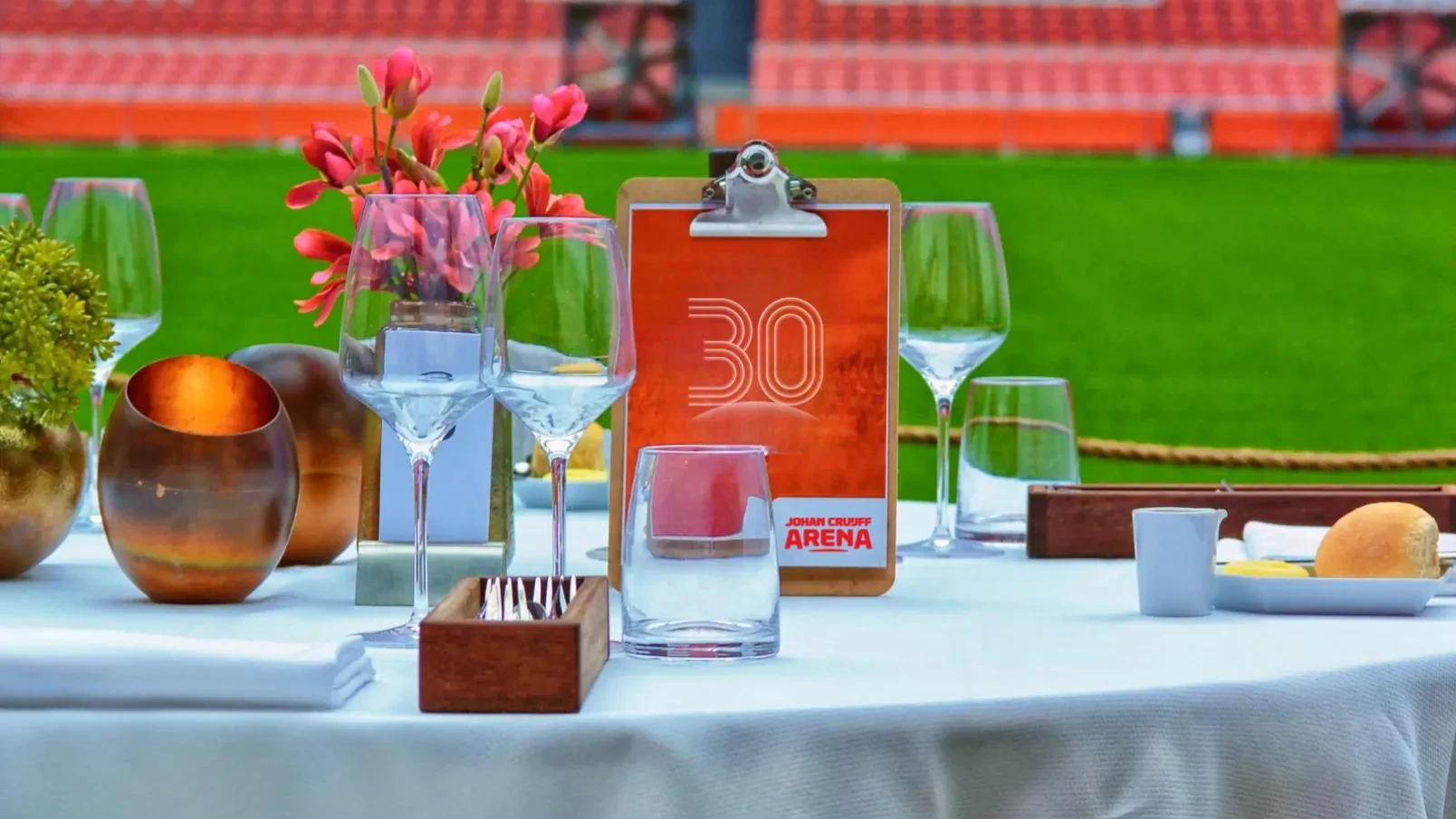 Maak indruk aan tafel: dineren met uitzicht op het veld van de Johan Cruijff ArenA