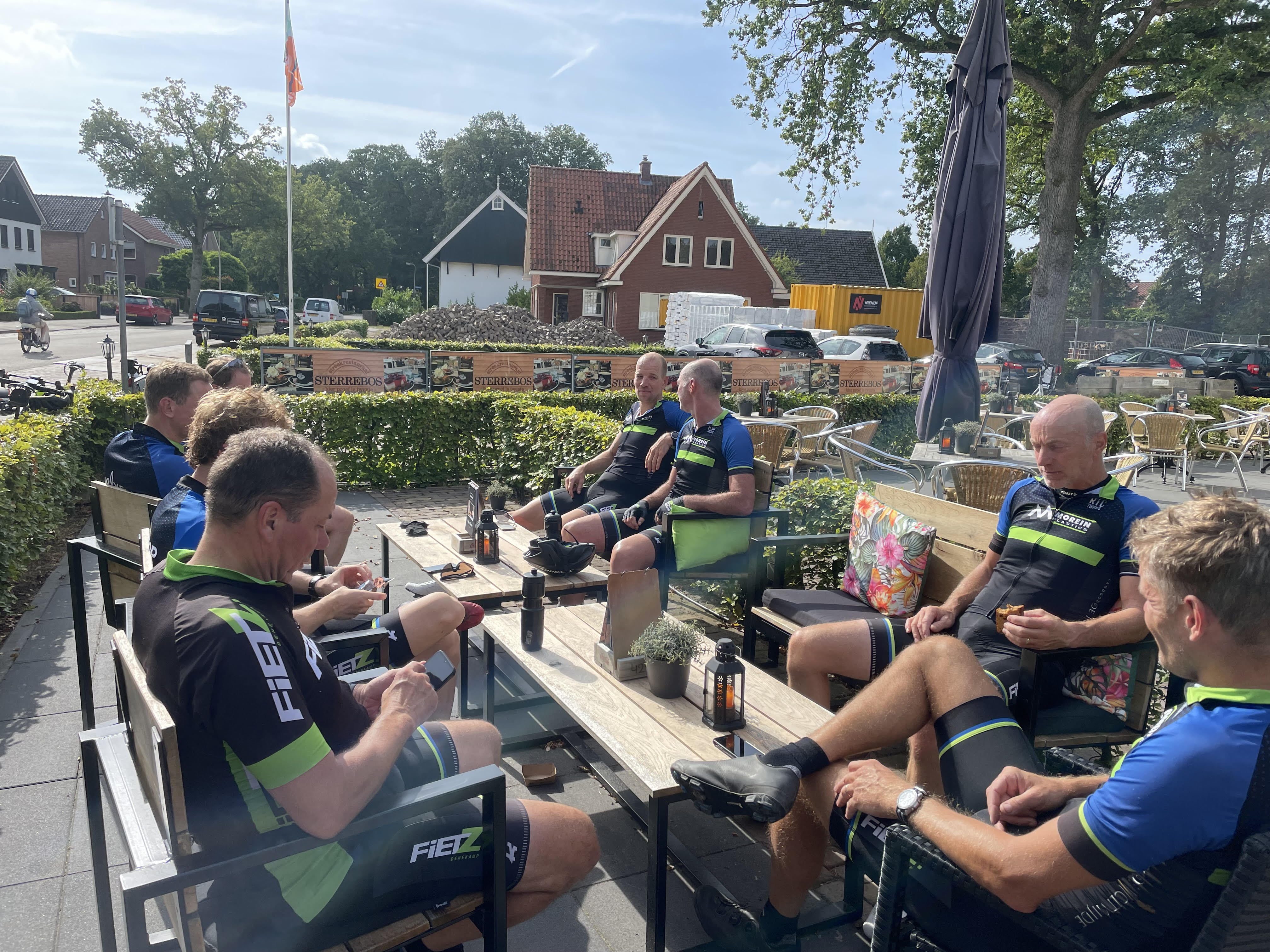 Koffiedrinken met de groep